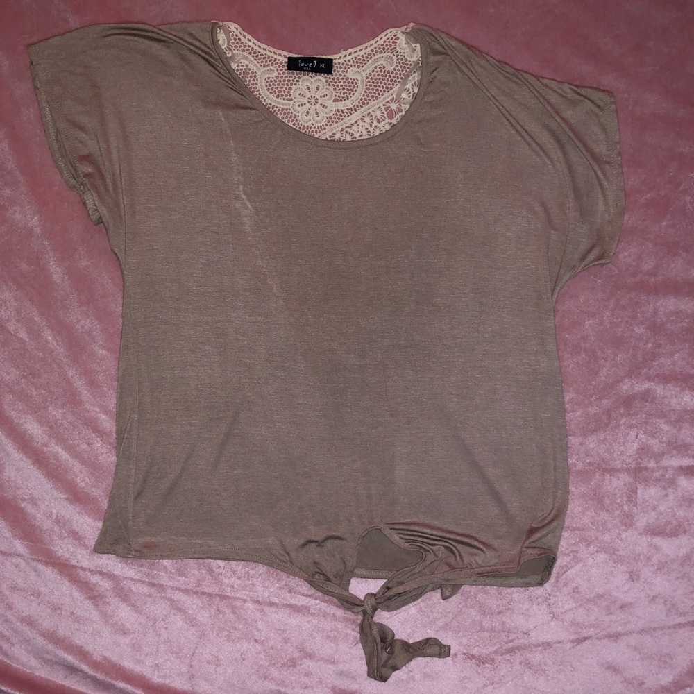 Tee with crochet